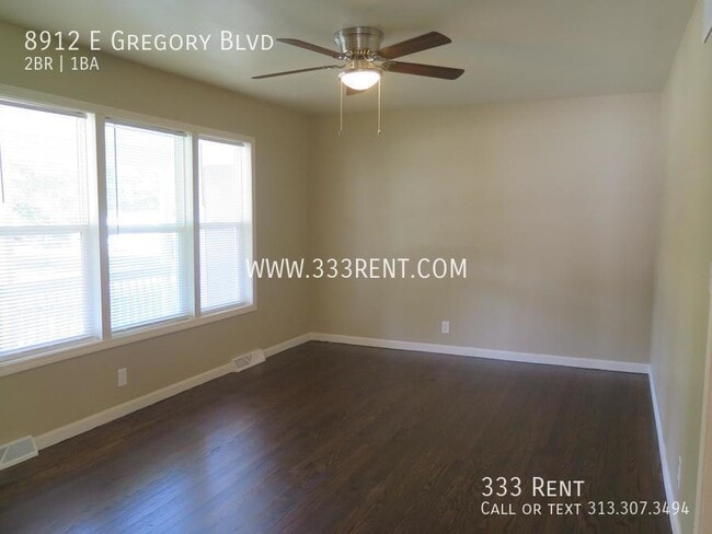 8912 E Gregory Blvd in Raytown, MO - Building Photo - Building Photo