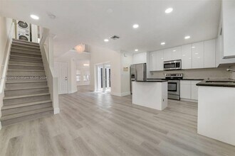 3164 Virginia St in Miami, FL - Foto de edificio - Building Photo