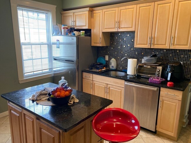 19 Pleasant St, Unit 2 in Boston, MA - Building Photo - Building Photo