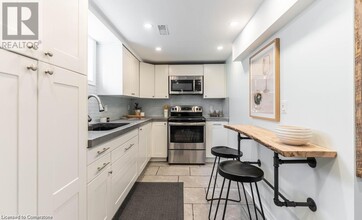 14 Yorkdale Crescent in Hamilton, ON - Building Photo - Building Photo