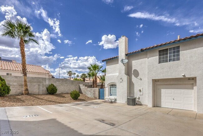 825 Radiant Star St in Las Vegas, NV - Building Photo - Building Photo