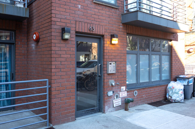 63 Stagg St in Brooklyn, NY - Foto de edificio - Building Photo