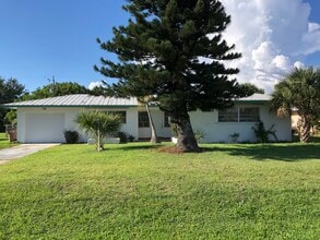 709 El Dorado Pky E in Cape Coral, FL - Building Photo - Building Photo