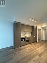 28 Interchange Wy in Vaughan, ON - Building Photo - Building Photo