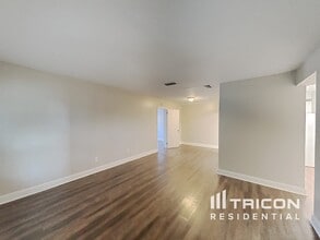 8419 Stillbrook Ave in Tampa, FL - Building Photo - Building Photo