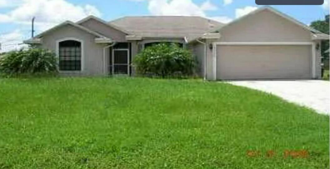 1122 SW Bayamo Ave in Port St. Lucie, FL - Building Photo