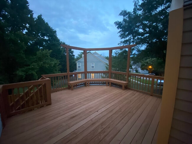 8160 Cliffview Ave in Springfield, VA - Building Photo - Building Photo