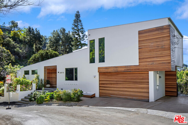 property at 2615 La Cuesta Dr