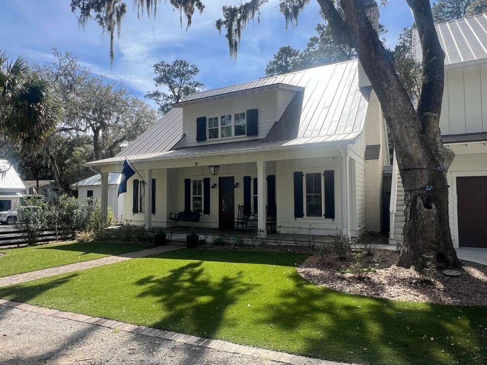 18 Fisherman Ln in Bluffton, SC - Building Photo