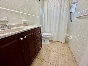 5420 NE 22nd Terrace in Fort Lauderdale, FL - Foto de edificio - Building Photo