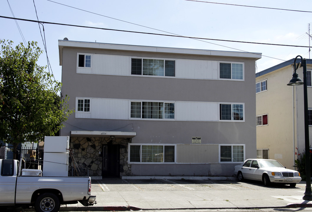 2354 Fruitvale Ave in Oakland, CA - Building Photo