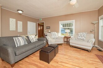 228 Cherry St in Blaine, WA - Foto de edificio - Building Photo