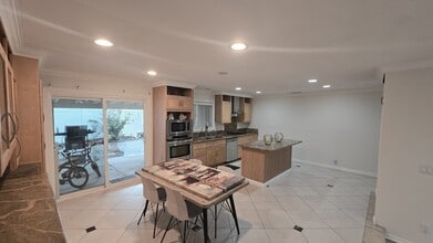 2744 E Bennett Ave in Orange, CA - Building Photo - Building Photo