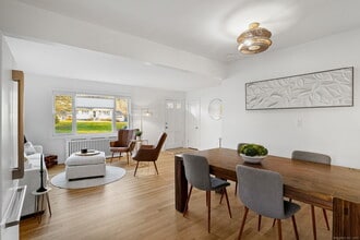 132 Toll House Ln in Fairfield, CT - Building Photo - Building Photo