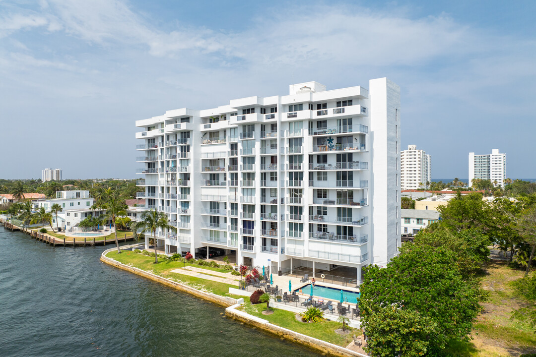 Seacrest Towers in Pompano Beach, FL - Building Photo