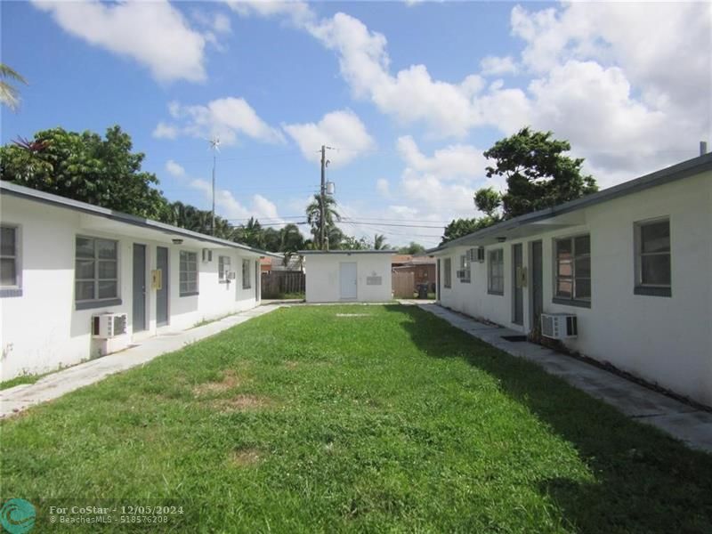 2214 Liberty St in Hollywood, FL - Building Photo