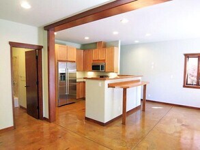 6121 Ruthland Rd in Oakland, CA - Building Photo - Building Photo