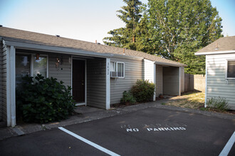 Silverleaf Apartments in Salem, OR - Building Photo - Building Photo