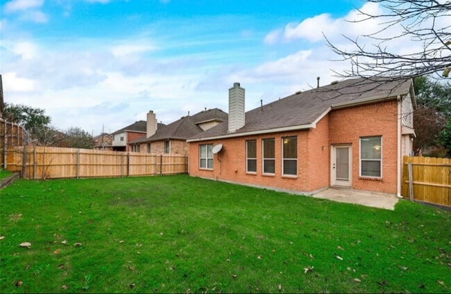 818 Green Pond Dr in Garland, TX - Foto de edificio - Building Photo