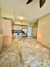 1350 NW 8th Ct, Unit B3-5 in Miami, FL - Building Photo - Building Photo