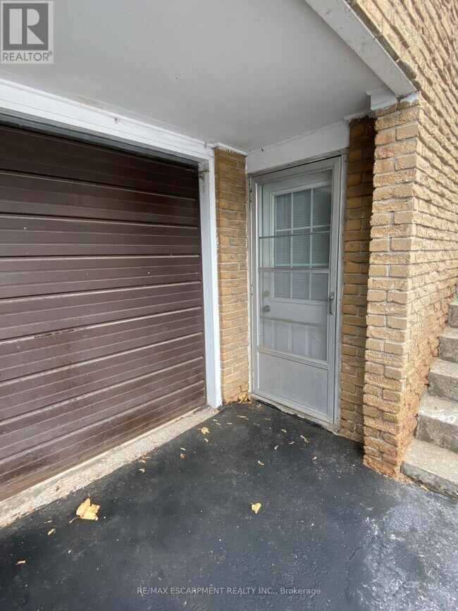 2012 Bonnymede Dr in Mississauga, ON - Building Photo - Building Photo