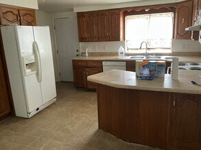 8126 S Pioneer St, Unit A in Midvale, UT - Foto de edificio - Building Photo