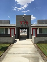 Alvarado Place Apartments in Phoenix, AZ - Foto de edificio - Building Photo