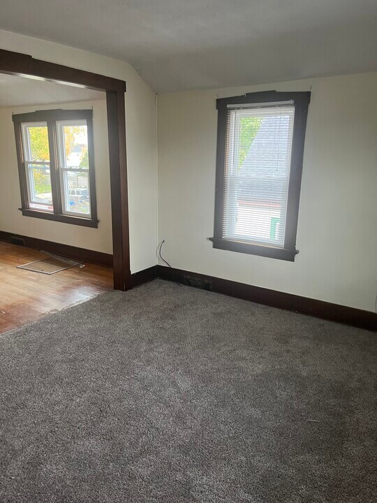 2007 14th St, Unit 2007 A in Two Rivers, WI - Building Photo