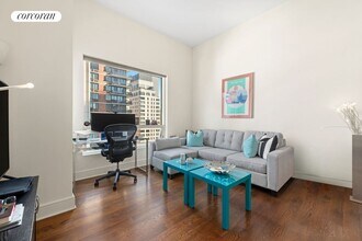 250 E 49th St in New York, NY - Building Photo - Building Photo