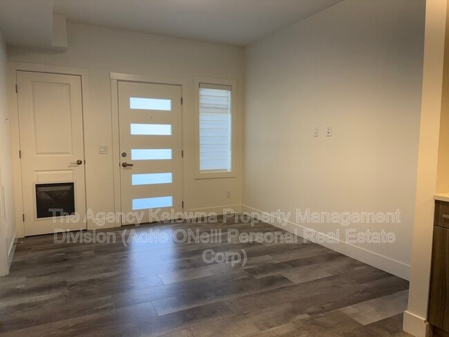 320 Mills Rd in Kelowna, BC - Building Photo - Building Photo