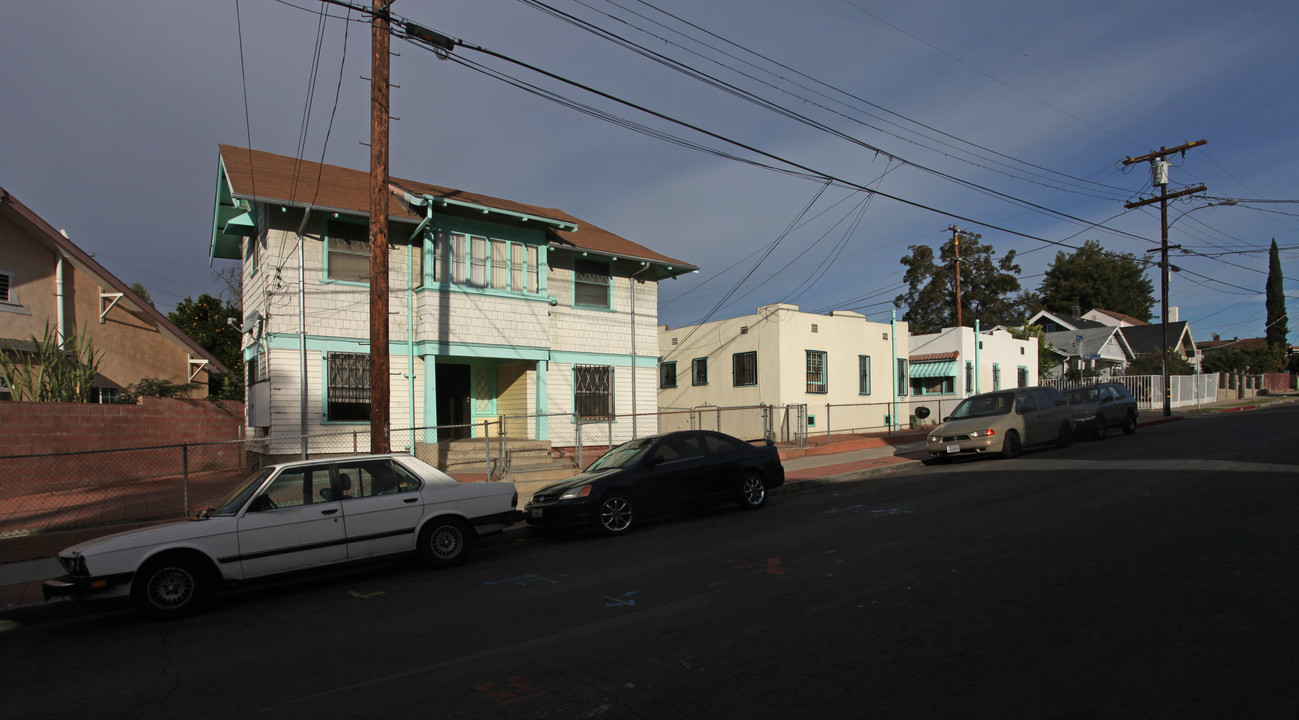 5633 Ash St in Los Angeles, CA - Building Photo