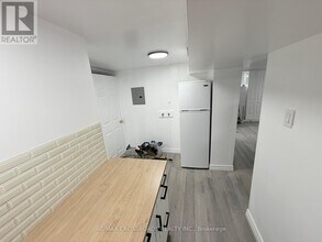 75 Fordover Dr in Toronto, ON - Building Photo - Building Photo