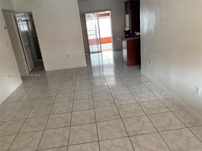 2775 W 61st St in Hialeah, FL - Building Photo - Building Photo