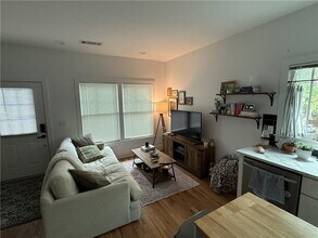 556 Seal Pl NE in Atlanta, GA - Building Photo - Building Photo