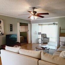 23 Colonial Club Dr, Unit 200 in Boynton Beach, FL - Foto de edificio - Building Photo