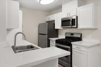 Newly Renovated! Santa Fe Apartments II in San Jacinto, CA - Building Photo - Building Photo