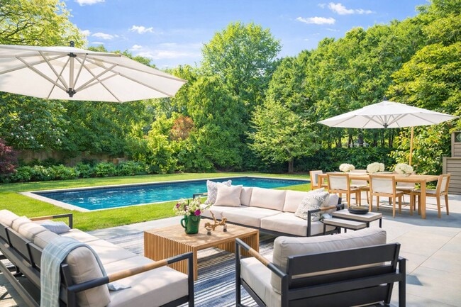 68 Mill Hill Ln in East Hampton, NY - Building Photo - Building Photo