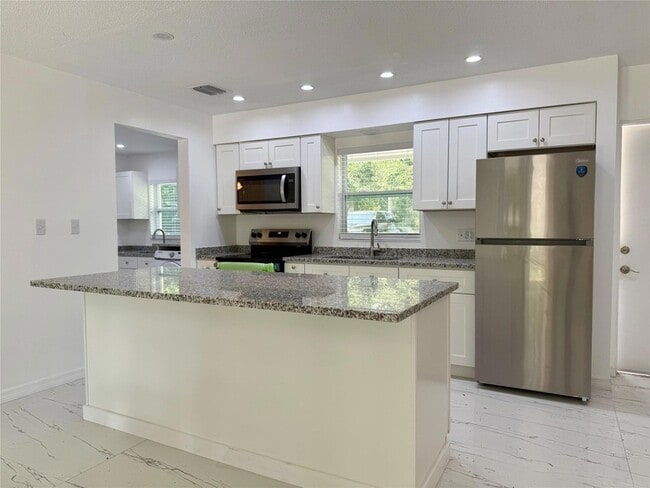 1617 Birch St in Lake Placid, FL - Foto de edificio - Building Photo