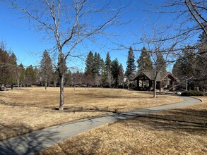 19599 Lost Lake Dr in Bend, OR - Building Photo - Building Photo