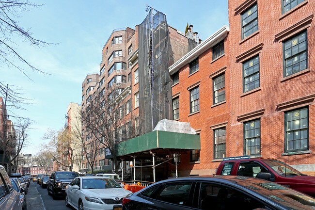 41 W 10th St in New York, NY - Building Photo - Building Photo