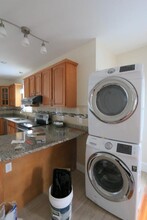 14 Bay State Ave, Unit 2 in Somerville, MA - Foto de edificio - Building Photo