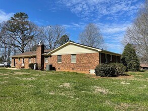 3542 Bethany Church Rd in Franklinville, NC - Foto de edificio - Building Photo