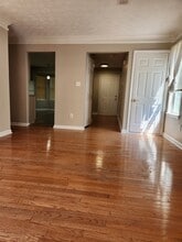 1310 Warsaw rd in Roswell, GA - Foto de edificio - Building Photo