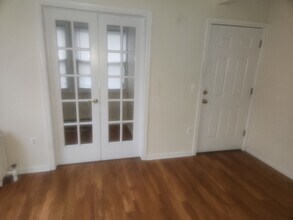 96 Broughton Ave, Unit 1 in Bloomfield, NJ - Building Photo - Building Photo