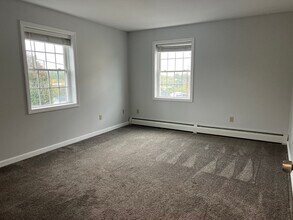 51 Walnut St in Tiverton, RI - Building Photo - Building Photo