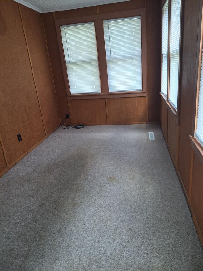 114 W Garfield St in Freeport, IL - Building Photo - Building Photo