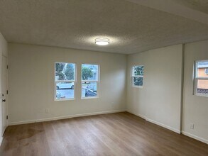 637 W 41st St, Unit 637 W. 41st Street in Los Angeles, CA - Foto de edificio - Building Photo