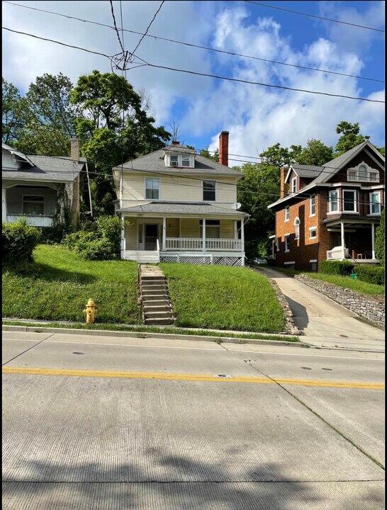 170 Woolper Ave in Cincinnati, OH - Building Photo