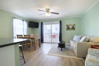 606 Carolina Beach Ave S in Carolina Beach, NC - Building Photo - Building Photo