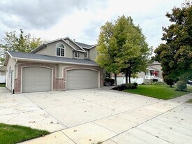 863 W 2150 S in Woods Cross, UT - Building Photo